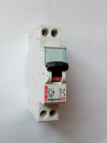 Disjoncteur legrand 16a 06019 - disjoncteur,