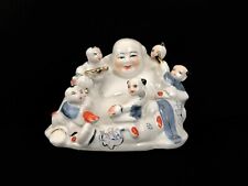 Statue Bouddha rieur avec enfants en porcelaine de Chine