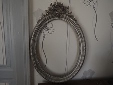 Cadre Ancien Ovale Bois argenté DLG Louis XV . Hauteur total 54 cm. Larg 37,5 cm