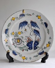 Delft - plat en faïence  polychrome- XVIIIème