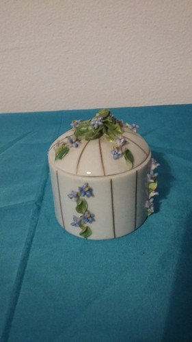 Ancienne boite ronde pilules - ancienne,
