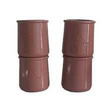 4 pots de yaourt marron. La