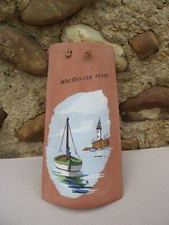 Tuile peinte en terre cuite bateau phare marine Marseillan décoration