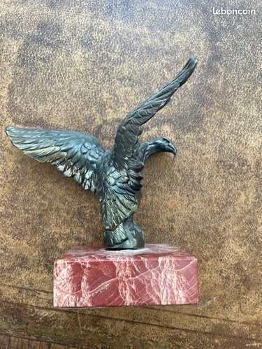 Ancienne sculpture aigle royal