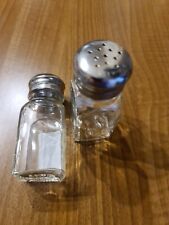 Salière et poivrière en