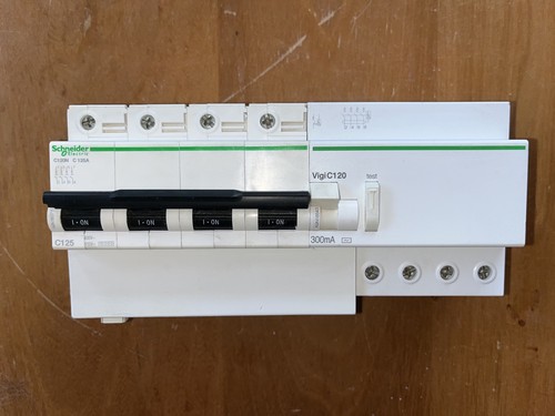 Disjoncteur a9n18377 - disjoncteur,
