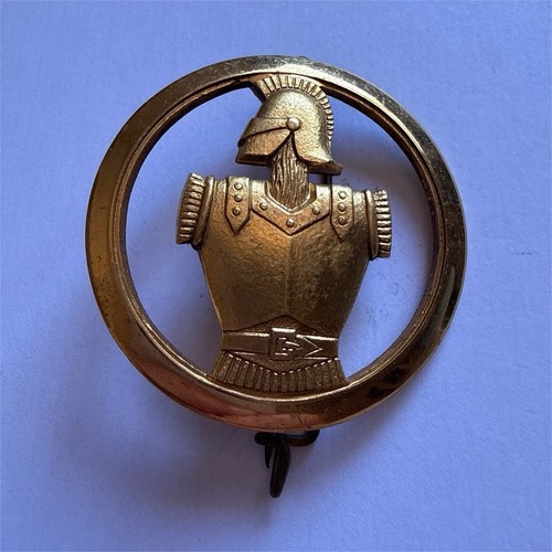 Insigne badge métal doré