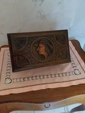 ANCIEN COFFRET EN BOIS SCULPTE MAIN