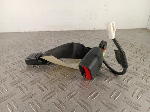 Attache ceinture arriere droit