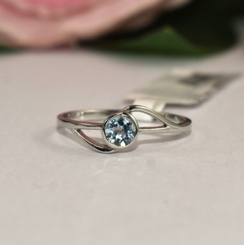 Séduisante bague aigue-marine