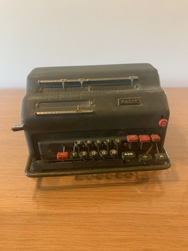 Ancienne machine calculer - ancienne, à