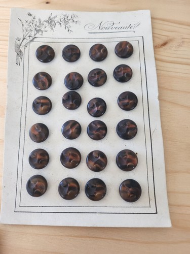 Plaque boutons anciens - boutons,