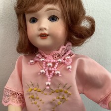 COLLIER ROSE POUR POUPÉE