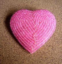 1707 / MARION GODART / BROCHE "COEUR" TISSAGE DE PETITES PERLES