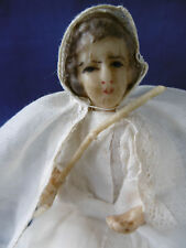 POUPEE ANCIENNE EN CIRE - COMMUNIANTE SUR BOITE DE DRAGEES - HAUTEUR 17 CM