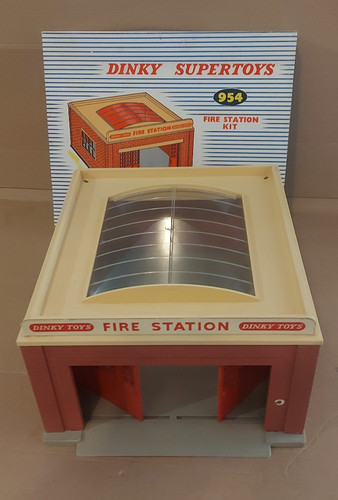 Garage dinky toys fire - toys, "