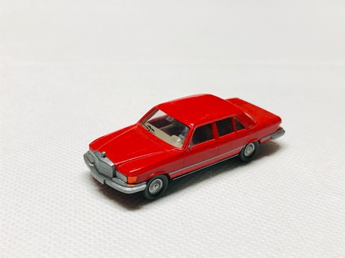 Mercedes 450 rouge - se,