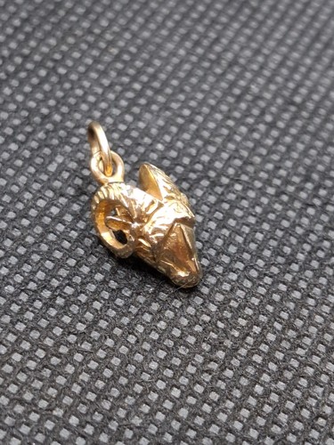Ancien pendentif plaqué or - ancien, en