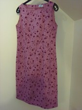 ROBE NEUVE IMPRIME  FLEURI , FOND LILAS Taille 44
