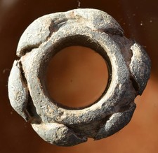 FUSAIOLE PLOMB 6 CABOCHONS ROUELLE MONNAIE ANTIQUE GAULOISE ?