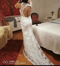 robe de mariée sirène, blanche et perlée dans le dos, taille 36,jolie traîne. 