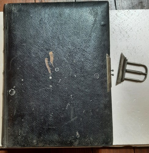 Album photos ancien cuir fin