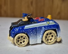 Voiture miniature en métal