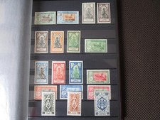 Inde 18 timbres neufs**/*.  Cote 25 €. TBE.