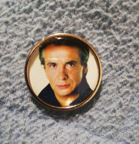 Michel sardou pin gros - sardou, pin's