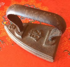 Ancien fer à repasser n°3