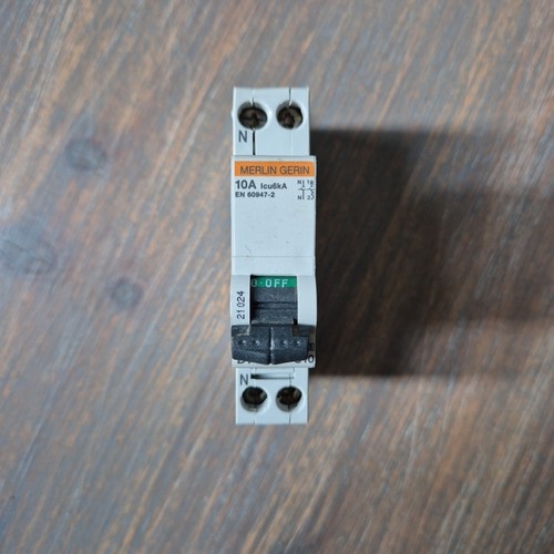 Disjoncteur merlin gerin 10a - merlin,