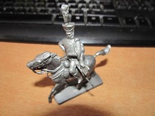 FIGURINE GRISE MOKAREX