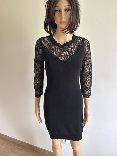 Robe noire avec - , dentelle