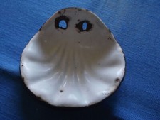 ancien porte savon en forme de coquillage en tôle émaillée-vintage
