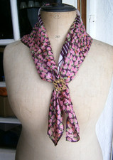 vintage attache foulard