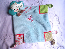 DOUDOU CARRE  SOPHIE LA GIRAFE  20 CM CREME  BLEU  COINS TISSUS BRODERIE OISEAU
