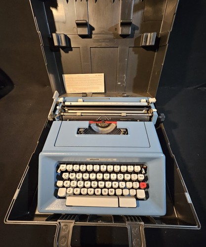 Olivetti studio typewriter - studio, 46