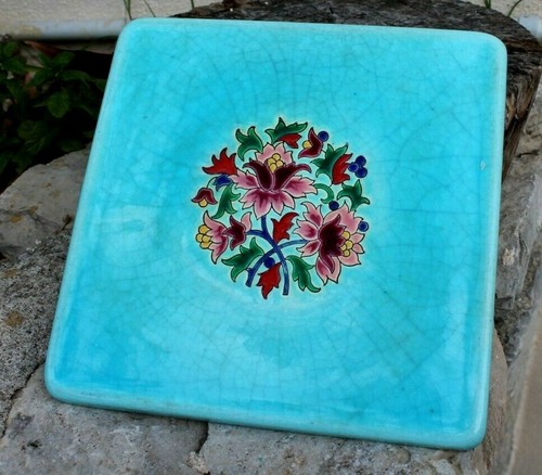 Dessous plat émaux de - dessous, en