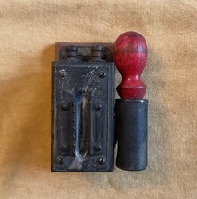 allumoir électrique ancien avec plaque fiscale,  plus un réservoir,  briquet