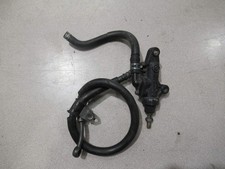 Maître cylindre frein