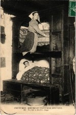 CPA Un Lit a Double Etage - Moeurs et Costumes Bretons - Folklore (1033470)