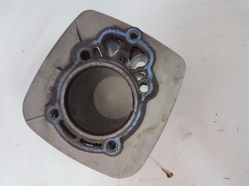 Cylindre arrière moto guzzi - cylindre,