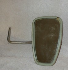 Ancien rétroviseur automobile