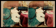 Femme dans un salon lisant des livres, ca.1870, stéréo aquarellé Tirage vintage 