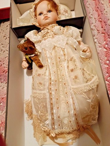 Poupée porcelaine mundia