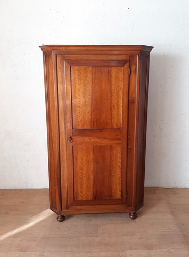 Gros cabinet angle noyer - d'angle,
