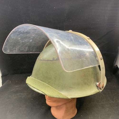 Casque anti émeute - casque, délivré