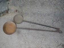 Ancienne crêpière,châtaigne poêle poêlon  cheminée fer forgé campagne marron 