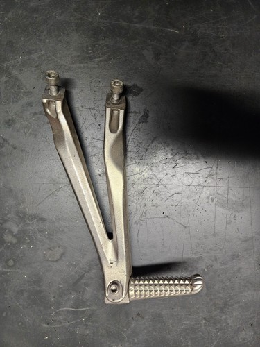 Platine repose pieds arriere - repose,
