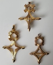 lot 2 PENDENTIF 1 BROCHE